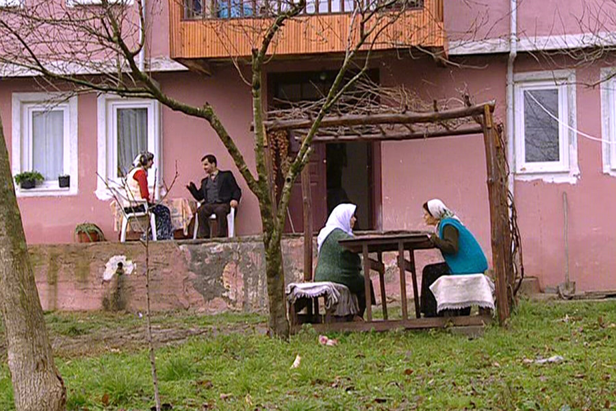 Adak filminden bir kare